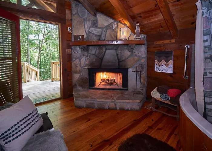 Gatlinburg Area Hottub Cabin - Ladyslipper