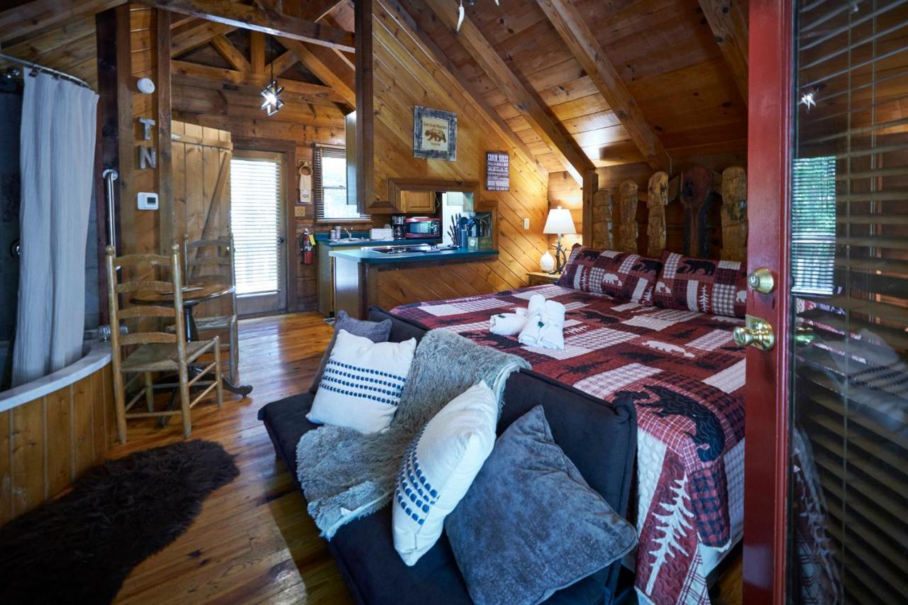Gatlinburg Area Hottub - Ladyslipper Chalet Sevierville